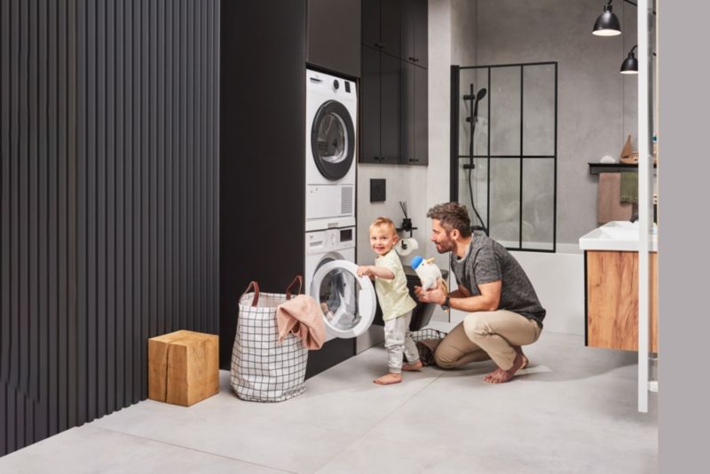 Kosz na bieliznę GoodHome Aetna 38 x 48 cm biały/czarny