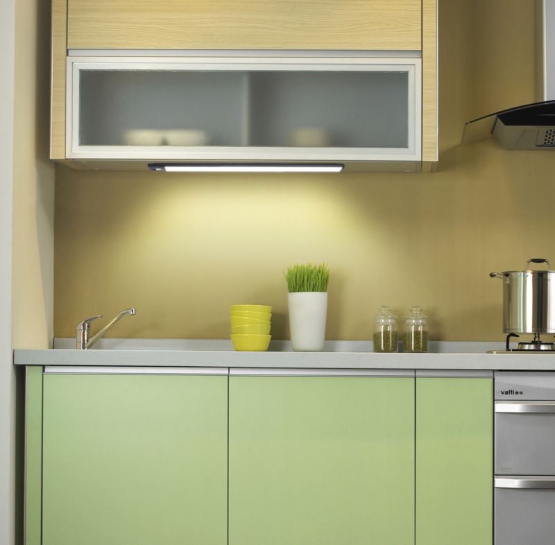 Oprawa podszafkowa LED Comford 54 cm z czujnikiem ruchu czarna