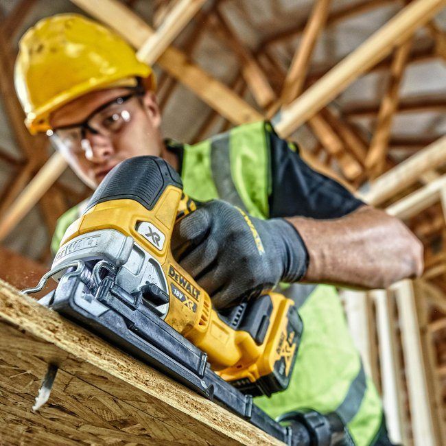Wyrzynarka DeWalt 18 V XR DCS334N-XJ