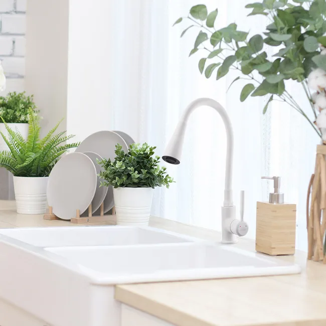 Bateria kuchenna z elastyczną wylewką Hula2 Invena