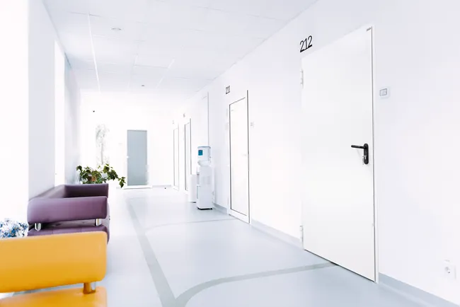Drzwi przeciwpożarowe wewnętrzne EI30 białe RAL 9016 80 prawe Wiśniowski