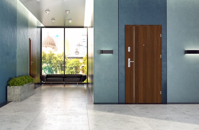 Drzwi wewnętrzne drewniane wejściowe Grafen Top Orzech Polski 80 Prawe otwierane do wewnątrz Nawadoor