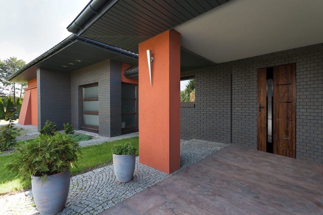 Drzwi zewnętrzne stalowe wejściowe Adriana 68 7 orzechowo-czarne 90 prawe OK Doors Trendline
