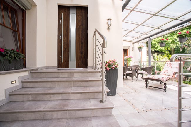 Drzwi zewnętrzne stalowe wejściowe z antabą Neptun Orzech 90 Prawe Ok Doors Trendline