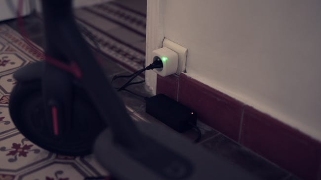 Gniazdo elektryczne 16A z pomiarem ENKI LEXMAN