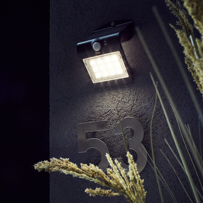 Naświetlacz solarny Kano czarny z czujnikiem LED Inspire
