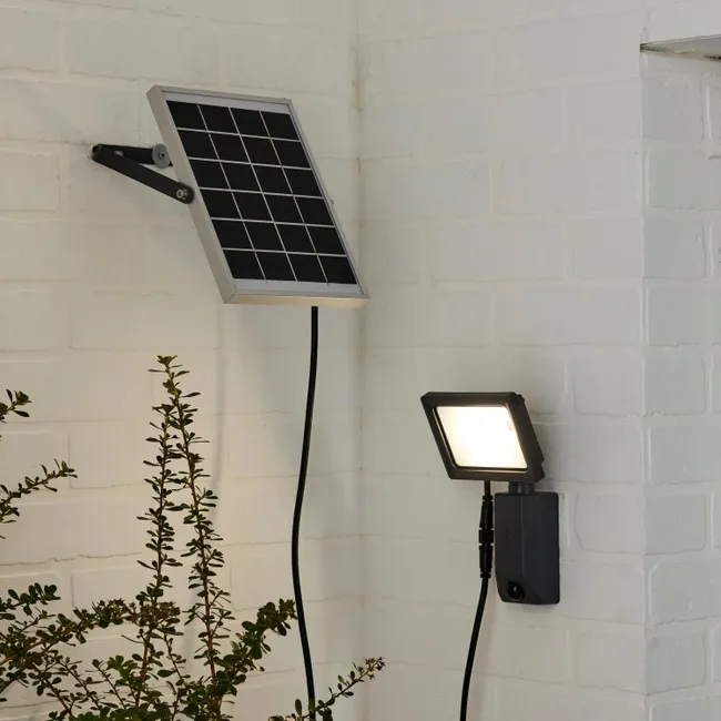 Naświetlacz solarny Yonkers czarny 1000 lm IP54 LED Inspire