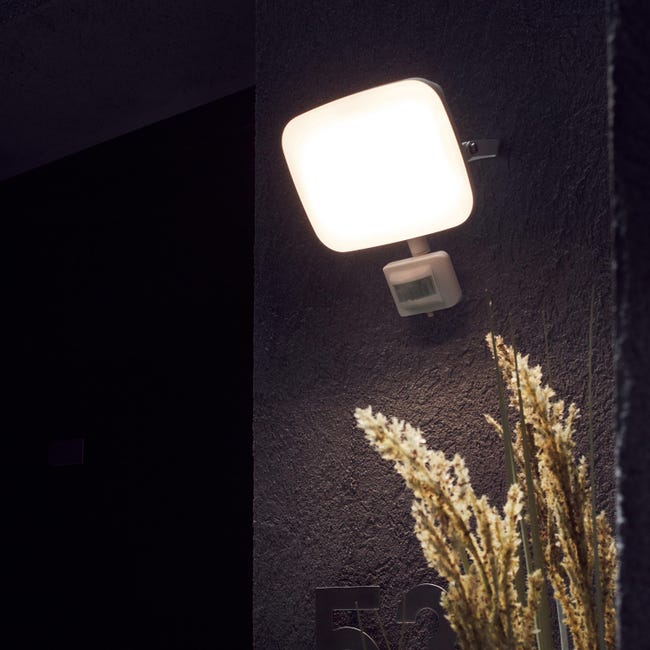 Naświetlacz zewnętrzny Kanti biały 4050 lm IP44 z czujnikiem LED Inspire