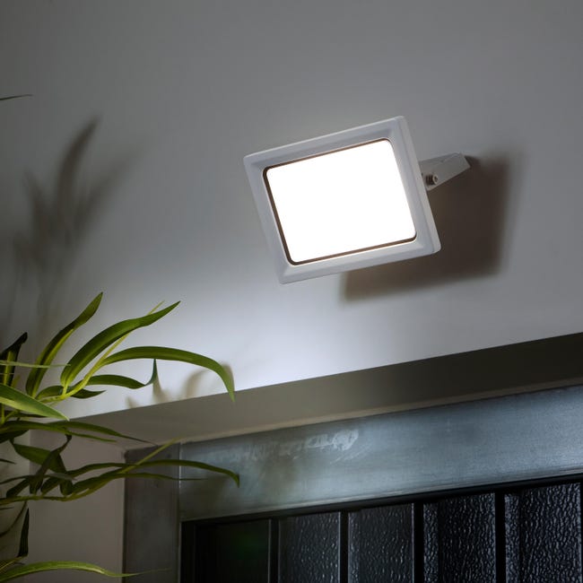 Nąswietlacz zewnętrzny Yonkers biały 4050 lm IP65 LED Inspire