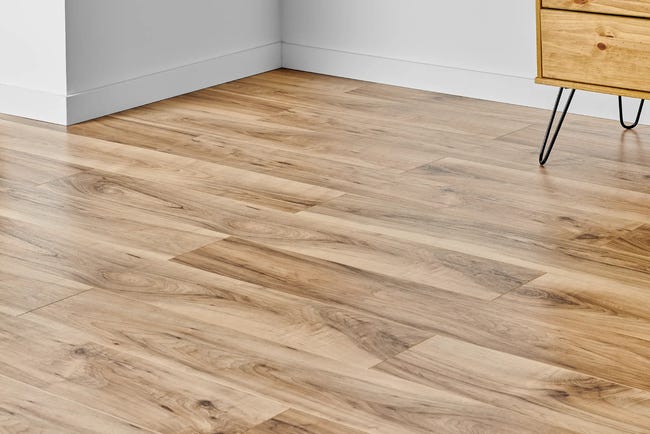 Panele podłogowe laminowane wodoodporne Orzech Perganti AC4 8 mm Egger