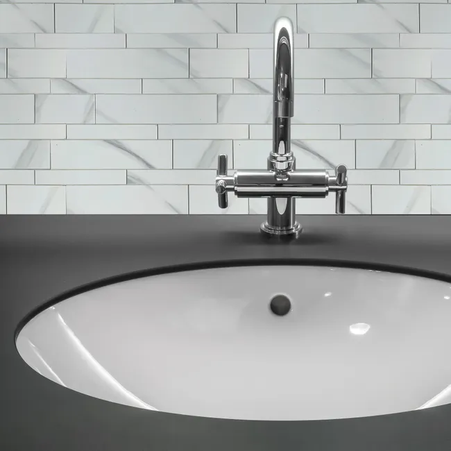 Panele ścienne samoprzylepne PCV dekoracyjne do kuchni White Marble Fllow