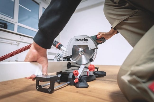 Pilarka ukosowa 216mm 1350W KS216M METABO
