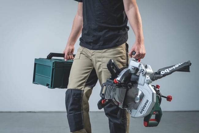 Pilarka ukosowa 216mm 1350W KS216M METABO