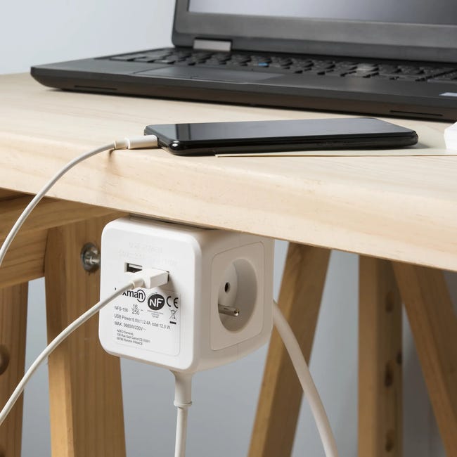Przedłużacz kostka z 4 gniazdami 2xUSB 1.5 m Biały LEXMAN