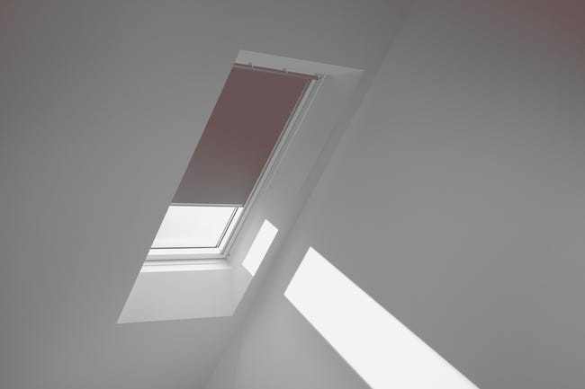 Roleta zaciemniająca do okna dachowego 78x140 cm różowa z aluminiową ramą Velux