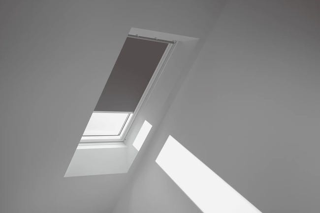 Roleta zaciemniająca do okna dachowego 78x140 cm taupe z białą ramą Velux