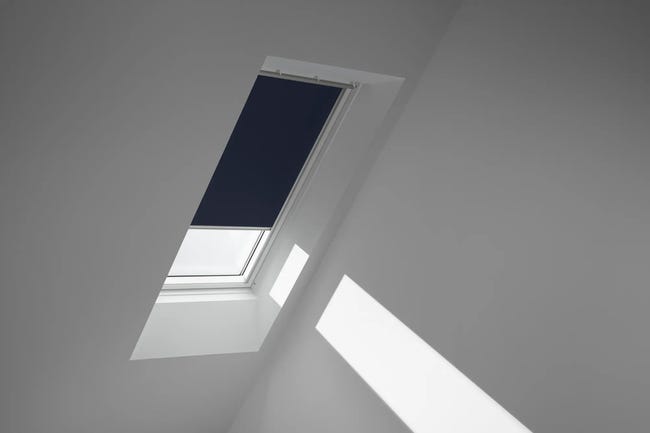 Roleta zaciemniająca do okna dachowego 78x140 granatowy Velux