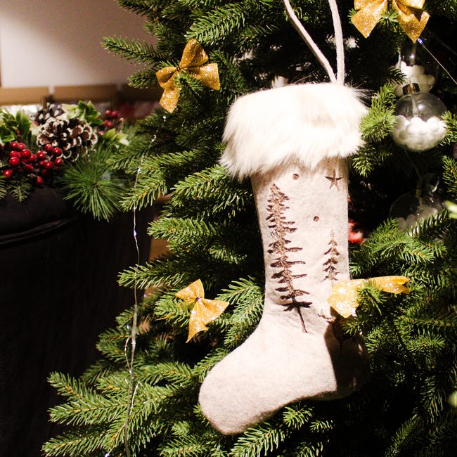 Skarpeta na prezenty 29x15cm materiałowa z choinkami i jeleniem