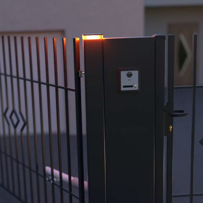 Słupek bramowy z lampą LED 10x10x220 cm czarny Polargos