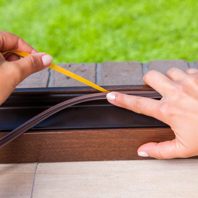 Uszczelka do drzwi i okien MOLL Profil E 6 m brązowa TESA