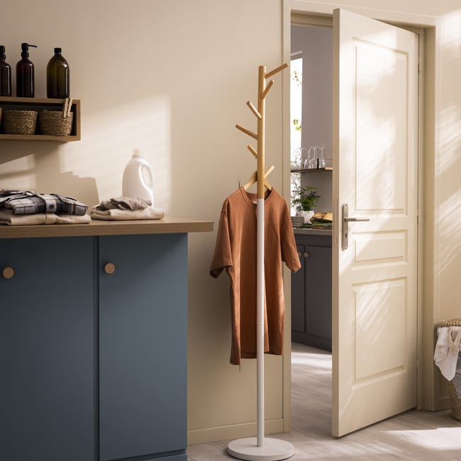 Wieszak na ubrania stojący Esencio biały/drewno Spaceo