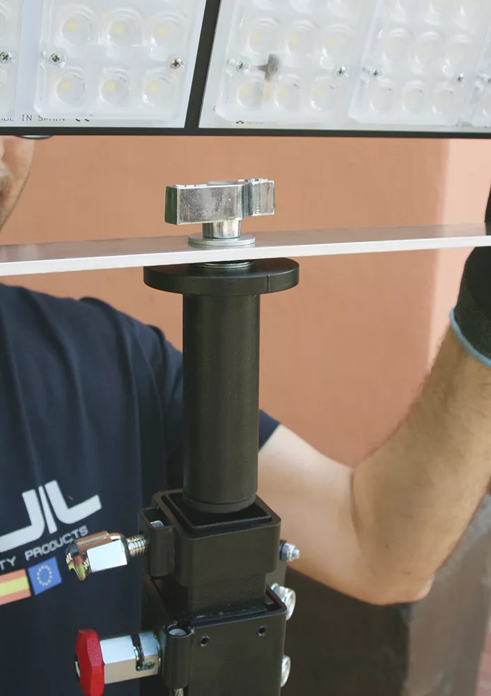 Adapter do montażu oświetlenia Guil FCA-06 | 