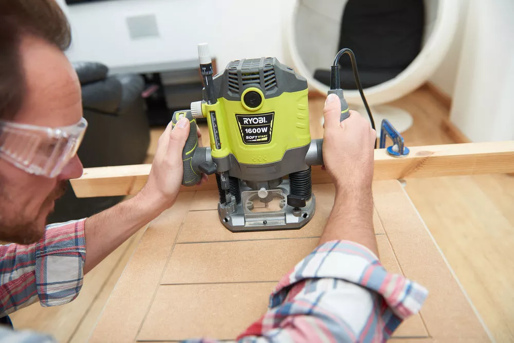 Frezarka górnowrzecionowa Ryobi RRT1600-K