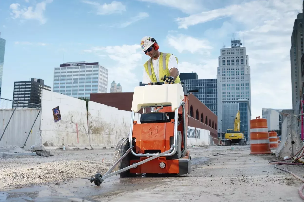 Jezdna przecinarka spalinowa Husqvarna FS 410 | 