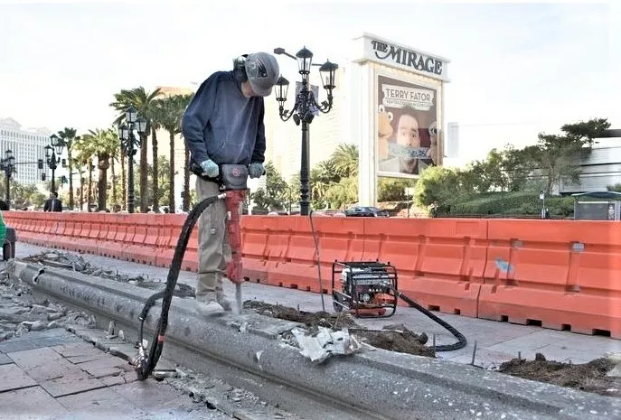 Młot hydrauliczny Chicago Pneumatic BRK 40 VR