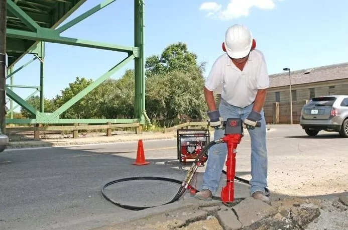 Młot hydrauliczny Chicago Pneumatic BRK 55 VR
