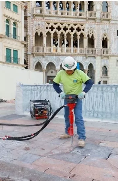 Młot hydrauliczny Chicago Pneumatic BRK 55 VR