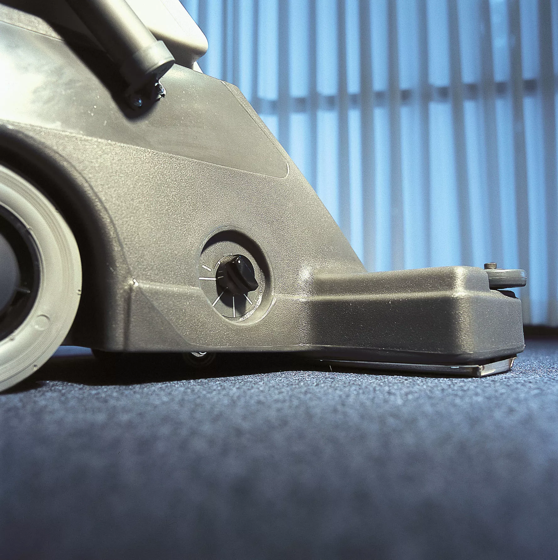 Odkurzacz biurowy Nilfisk GU 700A  