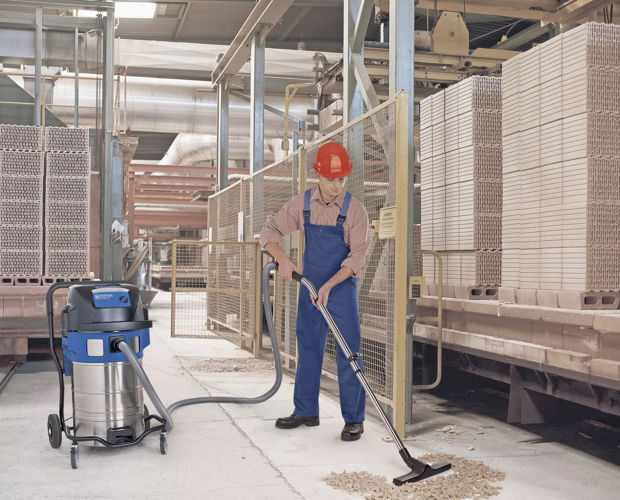 Odkurzacz do pracy na sucho i mokro Nilfisk ATTIX 961-01 