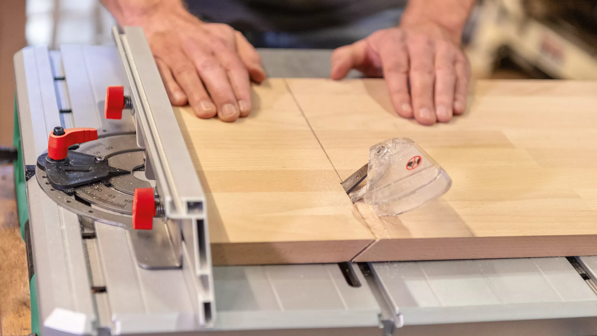 Pilarka Bosch NanoBlade AdvancedTableCut 52 | 