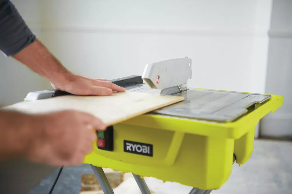 Pilarka stołowa Ryobi WS721S do cięcia płytek | 
