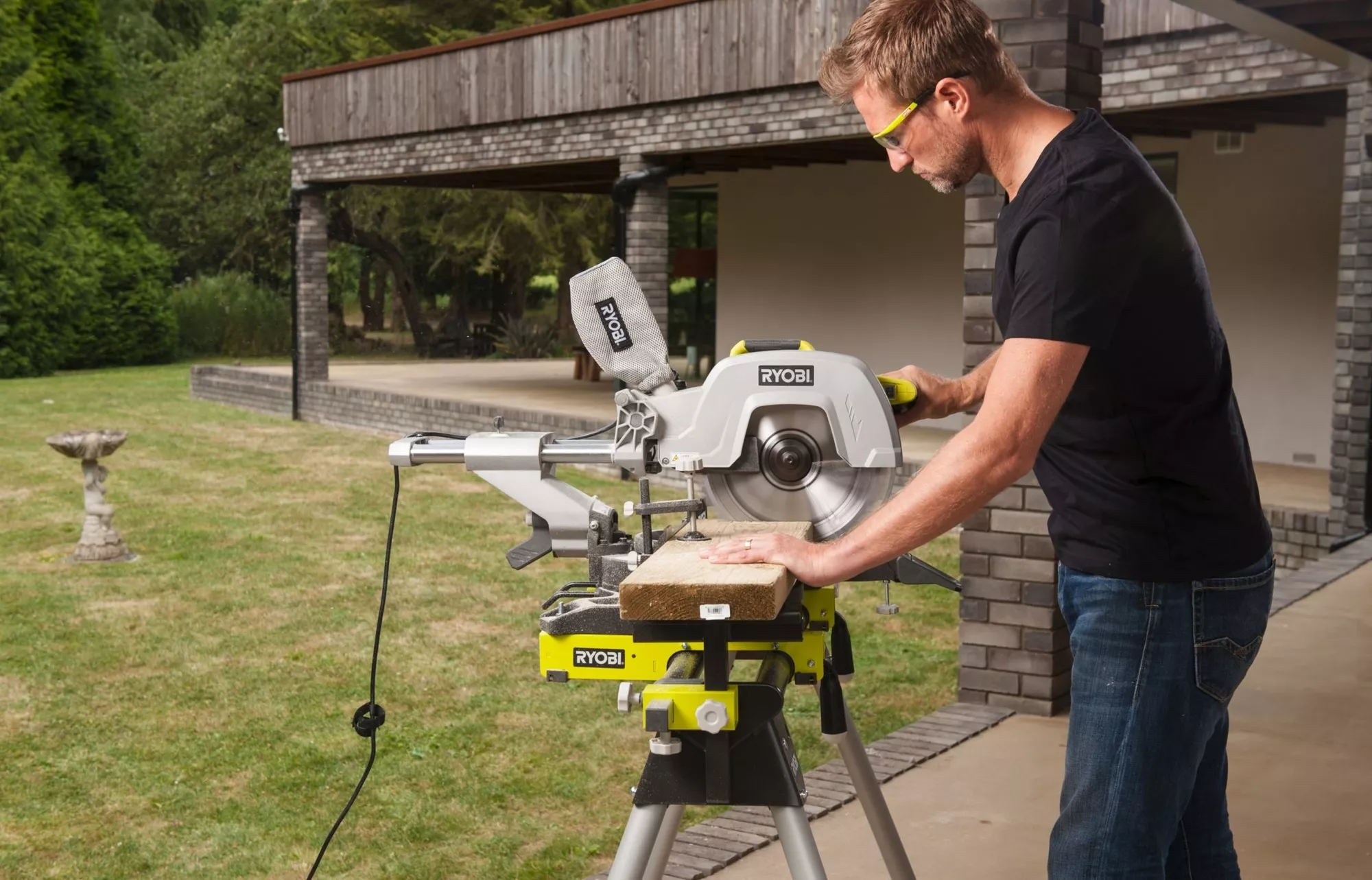 Piła ukosowa (ukośnica) Ryobi EMS305RG