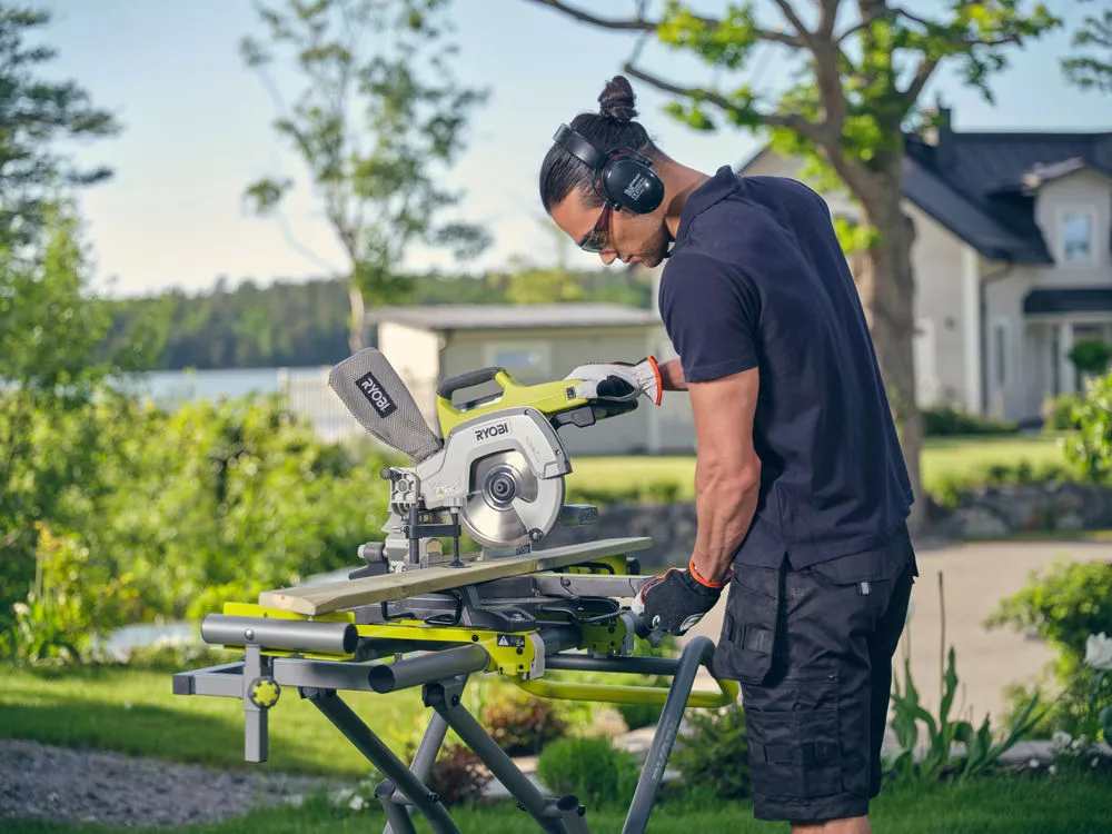 Piła ukosowa z posuwem Ryobi R18MS216-0