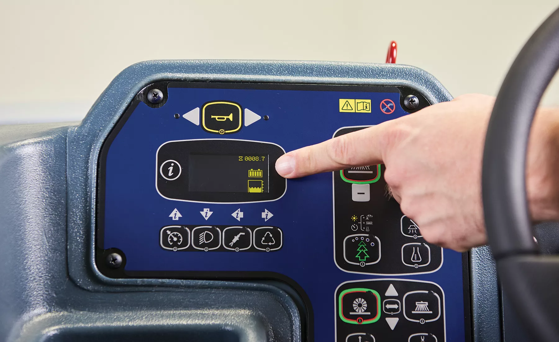 Wielofunkcyjny automat szorująco-zamiatający Nilfisk Cs7010 lpg 