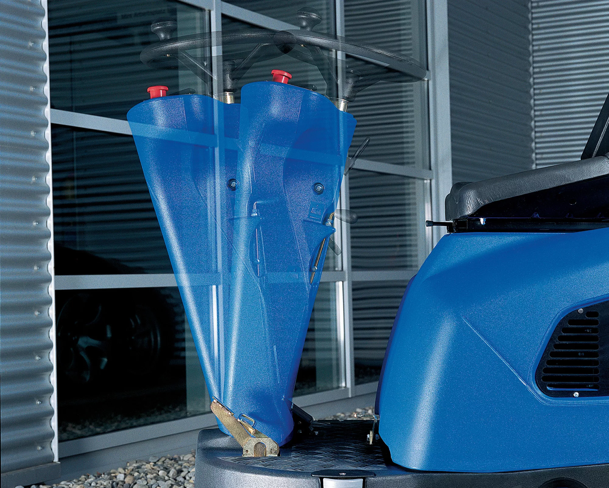 Zamiatarka samojezdna Nilfisk FLOORTEC R 360 P