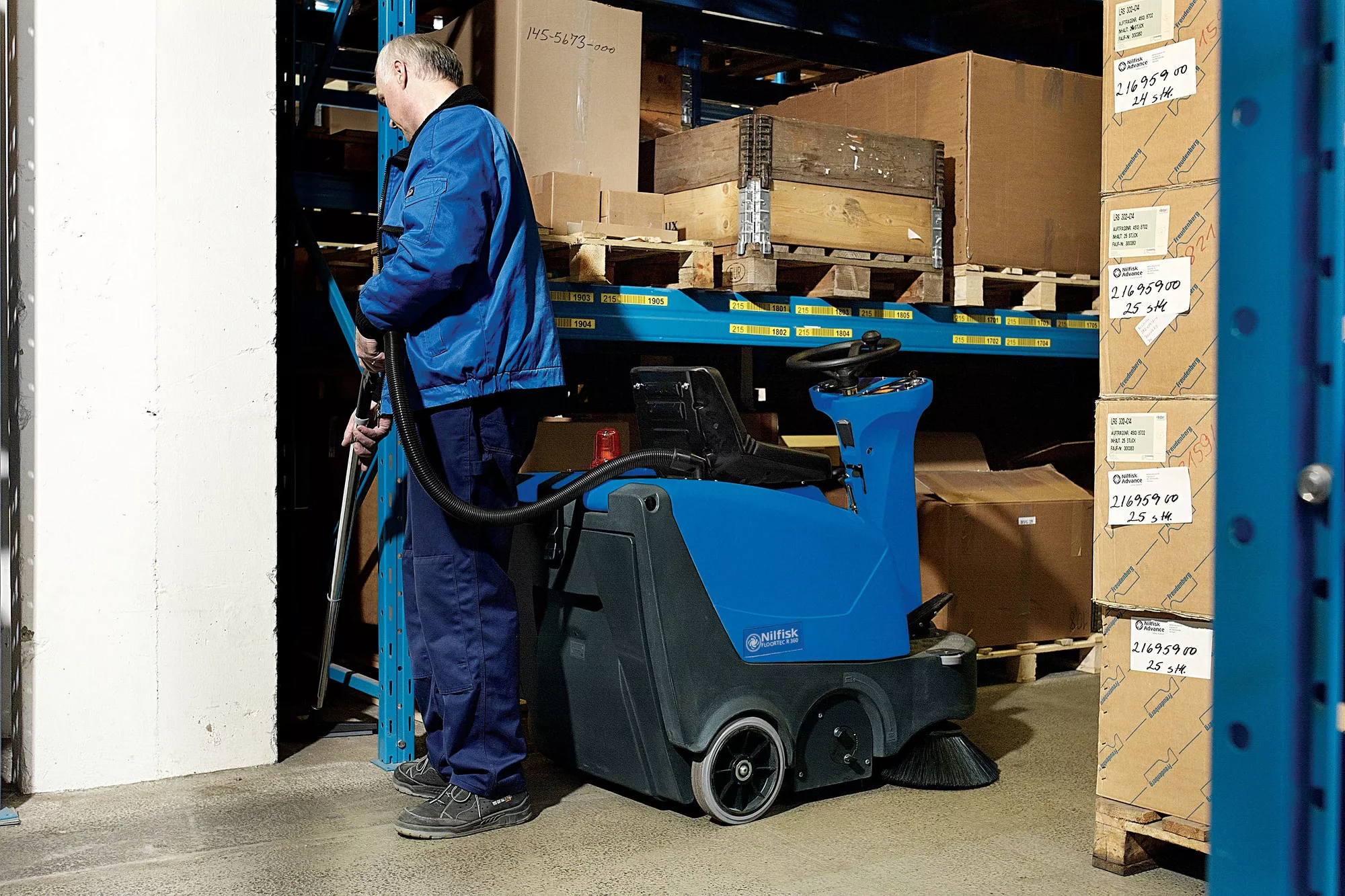Zamiatarka samojezdna Nilfisk FLOORTEC R 360 P